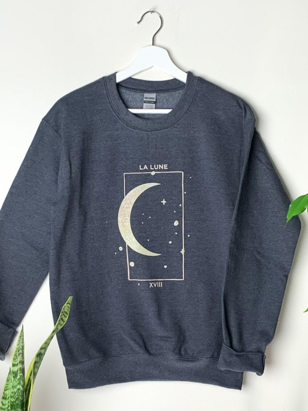 Crewneck sweater with La Lune tarot card